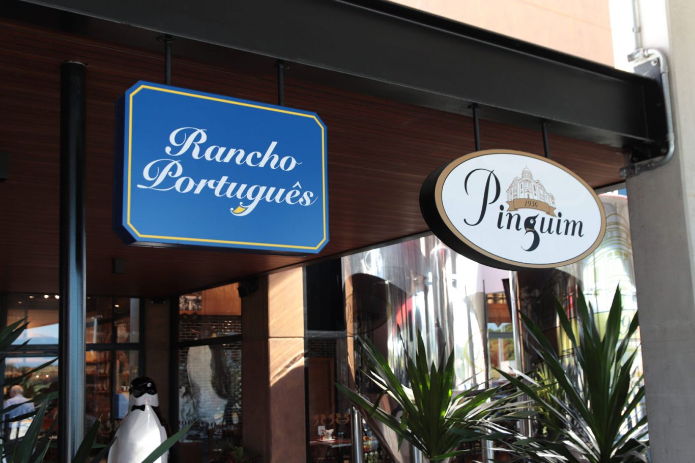 Fachada do Rancho Português na Rodovia Presidente Dutra
